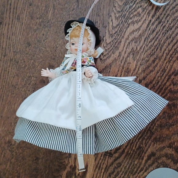 Mme Alexander Great Britain doll - Picture 7 of 7